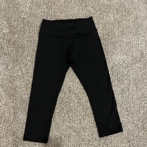 Black Lululemon Capri pants